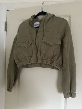 Retrofit Hooded Zip Jacket in Olive Green